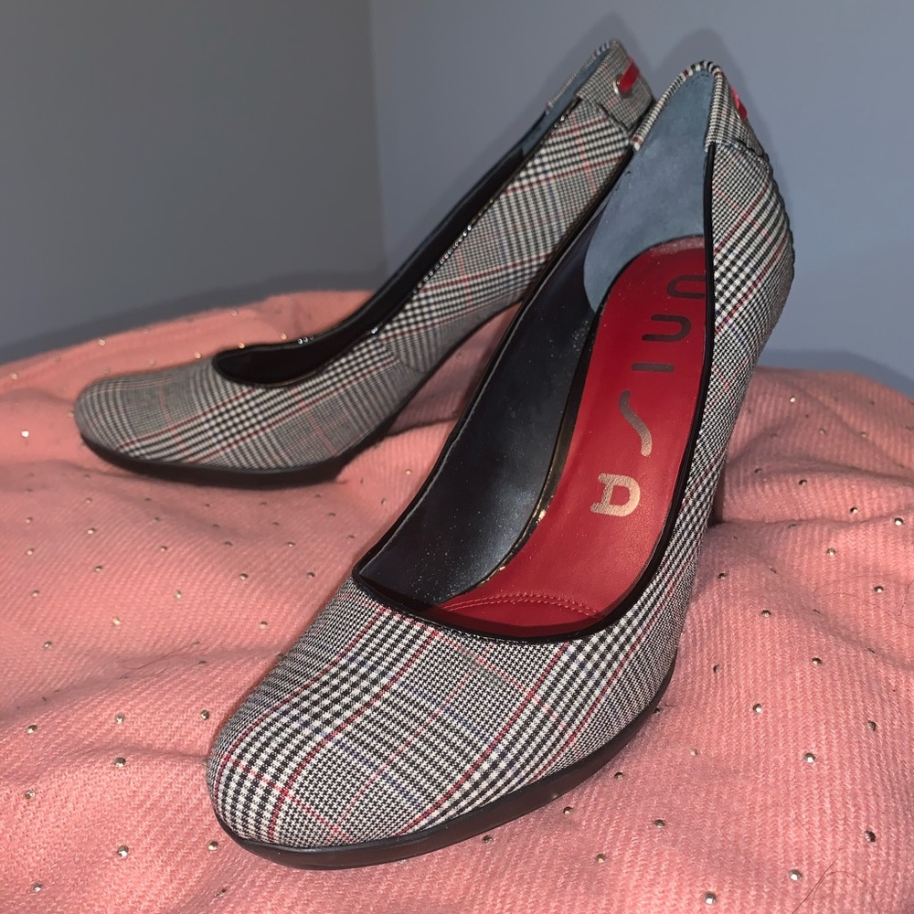 Shoes - Picture 4 of 4